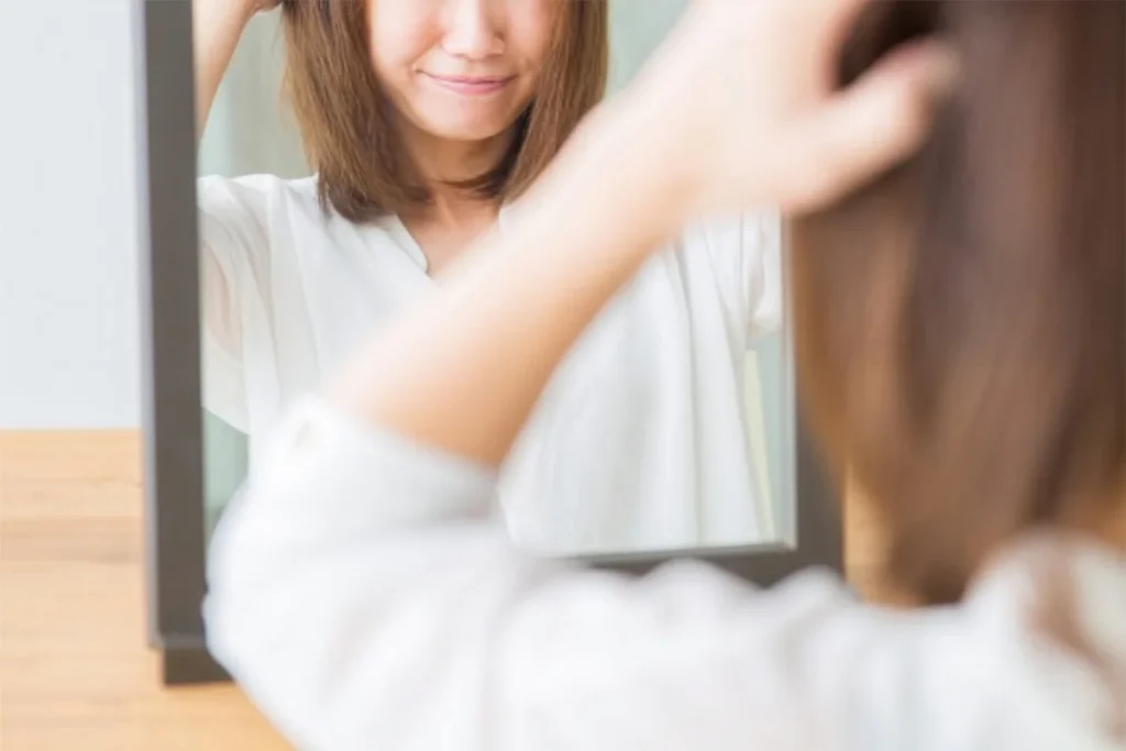セルフ白髪染めが黒くなるのはなぜ？