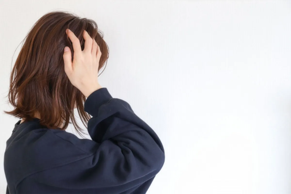 白髪を抜くと増えるって本当？